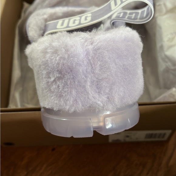 UGG SLIPPERS - NEW - Picture 8 of 8